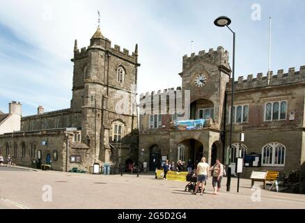 La Chiesa di San Pietro e Municipio, Shaftesbury, Dorset, Inghilterra Foto Stock