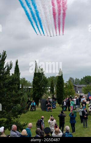 Le frecce rosse eseguono un flypassato durante il giorno delle forze armate presso il National Memorial Arboretum di Alrewas, nello Staffordshire. Data immagine: Sabato 26 giugno 2021. Foto Stock