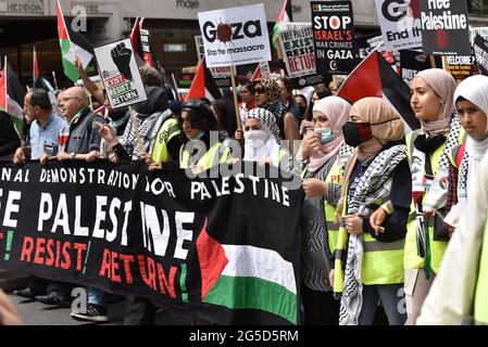 Londra, Regno Unito. 26 giugno 2021. People's Assembly, dimostrazione nazionale attraverso il centro di Londra. Credit: Matthew Chpicle/Alamy Live News Foto Stock