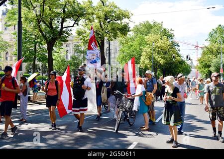 Vienna, Austria. 26 Giugno 2021. Manifestazione contro le ordinanze della corona del governo federale austriaco. Credit: Franz PERC / Alamy Live News Foto Stock