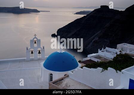 Le tre Campane di Fira a Firostefani Santorini, Grecia. Foto Stock