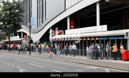 Twickenham, Londra, Regno Unito. 26 Giugno 2021. Premiership Rugby Union Final, Exeter Chiefs contro Harlequins; 10,000 tifosi tornano a Twickenham per la premiership Rugby Final Credit: Action Plus Sports/Alamy Live News Foto Stock