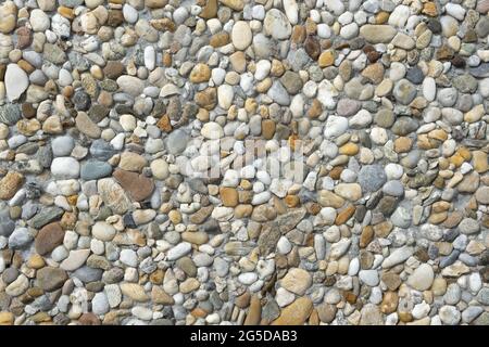 Mare piccole pietre tessitura Ghiaia superficie sfondo Foto Stock