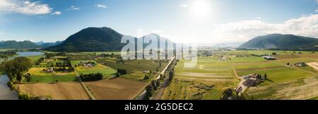 Vista panoramica aerea della strada panoramica nella Fraser Valley Foto Stock