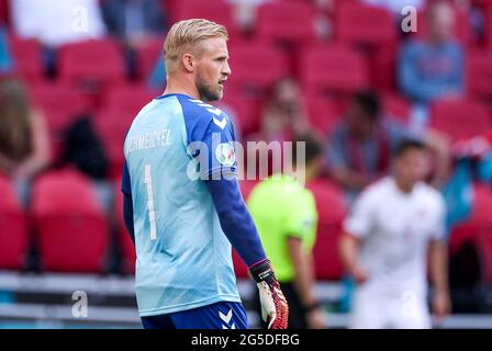 Il portiere danese Kasper Schmeichel durante la partita UEFA Euro 2020 del 16 che si tiene alla Johan Cruijff Arena di Amsterdam, Paesi Bassi. Data immagine: Sabato 26 giugno 2021. Foto Stock