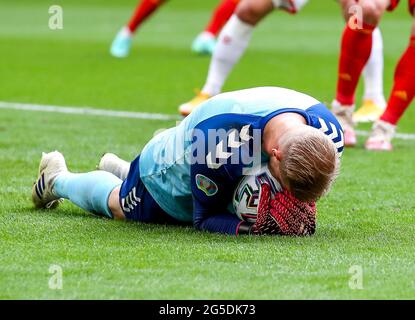 Il portiere danese Kasper Schmeichel si è dichiarato in palio durante la partita UEFA Euro 2020 del 16 che si è tenuta alla Johan Cruijff Arena di Amsterdam, Paesi Bassi. Data immagine: Sabato 26 giugno 2021. Foto Stock