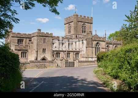 Edington Priory aka Beata Vergine Maria St Katherine & All Saints Church, Edington, Warminster, Witshire, Inghilterra Foto Stock