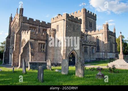 Edington Priory aka Beata Vergine Maria St Katherine & All Saints Church, Edington, Warminster, Wiltshire, Inghilterra Foto Stock