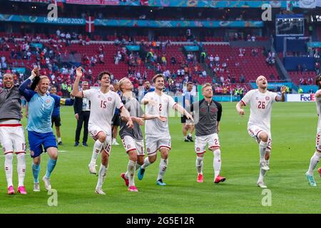 AMSTERDAM, PAESI BASSI - 26 GIUGNO: La Danimarca festeggia la vittoria e si recerà alla finale del quarto trimestre durante la partita finale del Campionato UEFA Euro 2020 1/8 tra Galles e Danimarca alla Johan Cruijff Arena il 26 giugno 2021 ad Amsterdam, Paesi Bassi (Foto di Marcel ter Bals/Orange Pictures) Credit: Orange Pics BV/Alamy Live News Foto Stock