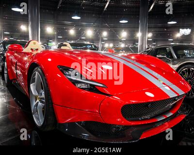 Bucarest, Romania - 05.14.2021: Vista laterale con Ferrari Monza SP2 (F176) 2020 Foto Stock