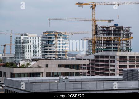 Hamburgs neuester Stadtteil Hafencity mit imposanten Neubauten. Foto Stock