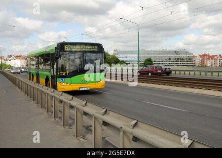 Bus di linea nella Città di Pozana in Polonia Foto Stock