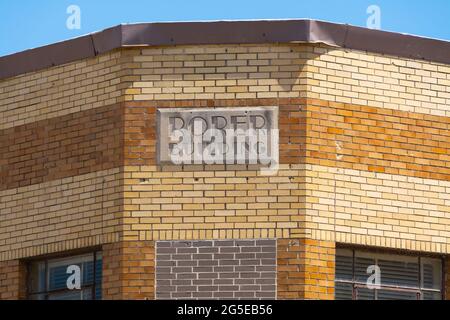 Dixon, Illinois - Stati Uniti - 15 giugno 2021: Architettura del centro di Dixon in un bel pomeriggio di sole. Foto Stock