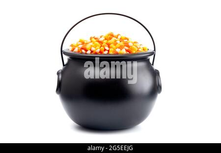 Cauldron nero per streghe piene di granoturco caramello Foto Stock