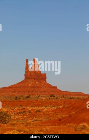 Il Re sulla sua formazione di Trono nel Monument Valley Navajo Tribal Park, Utah Foto Stock