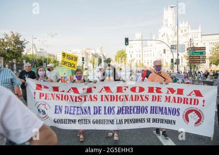 Questa manifestazione è il culmine di una giornata di lotta chiamata a difesa dei servizi pubblici e del sistema pensionistico pubblico, nonché contro la brutale precarietà sociale che colpisce drammaticamente le classi lavoratrici di tutto lo Stato spagnolo; Ma soprattutto nella Comunità di Madrid, una conferenza che si terrà in vari quartieri e città il 25 e 26 giugno (Coslada, Vicálvaro, Vallekas, Alcobendas-San Sebastián de los Reyes, Lavapiés, Valdezarzas, Tres Cantos, Arganzuela, Torrejón ..). La Giornata della lotta in generale e la manifestazione di sabato 26, lasciando Atocha Foto Stock
