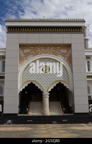 Porta tradizionale e artigianale in Moschea Foto Stock