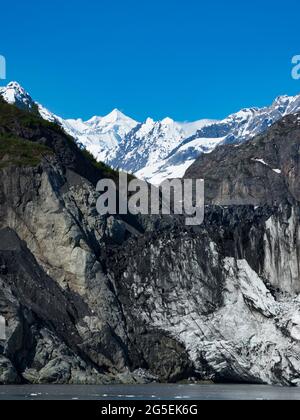 Il ghiacciaio Margerie, un ghiacciaio delle maree nel Glacier Bay National Park, nel passaggio interno dell'Alaska sudorientale, USA Foto Stock
