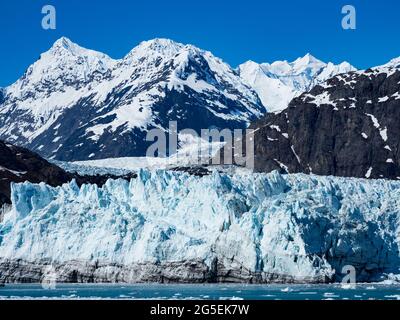 Margerie Glacier, un ghiacciaio di acqua tidewater che si ritrae nel Glacier Bay National Park, Alaska, USA Foto Stock