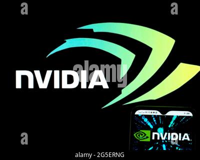 In questa illustrazione fotografica viene visualizzato un logo NVIDIA Corporation sullo smartphone Foto Stock