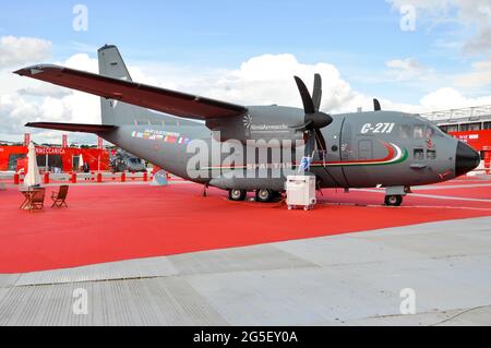 Alenia Aermacchi C-27J aereo da trasporto Spartan CSX62127 alla fiera di Farnborough International Airshow 2012, UK. Mostra sui trasporti militari Foto Stock