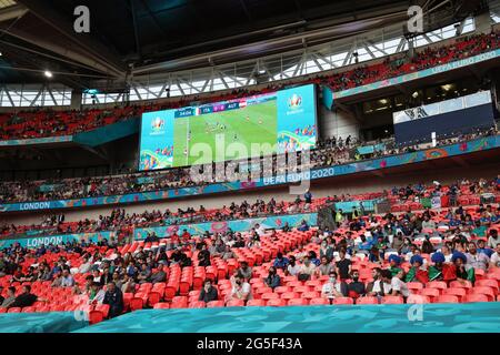 Londra, Regno Unito. 26 Giugno 2021. Una visione generale dello stand e del tabellone elettronico alla partita Italia / Austria UEFA EURO 2020 Gruppo C del Wembley Stadium di Londra, UK, il 26 giugno 2020. Credit: Paul Marriott/Alamy Live News Foto Stock