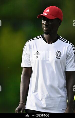 Il capo allenatore di standard Mbaye Leye ha ritratto durante la partita tra la squadra di calcio belga di prima divisione Standard de Liege e Union Rochefortoise, la f Foto Stock