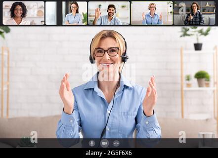 Teleconferenza. Uomini e donne sorridenti che fanno videoconferenza su un computer portatile, parlano con colleghi, hanno un briefing remoto o studiano online. E-learning Foto Stock