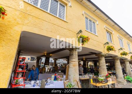 Market House, una tradizionale casa di mercato a colonne Cotswold a Tetbury, una storica città di lana nel Cotswolds nel Gloucestershire, Inghilterra sud-occidentale Foto Stock