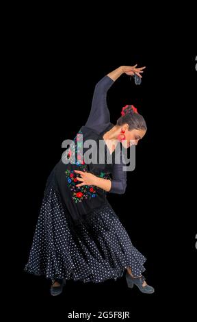 Flamenco stile ballerino spagnolo Studio girato su sfondo nero Foto Stock