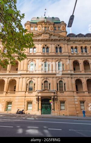 L'entrata di Phillip Street all'edificio dell'ex Segretario principale che si affaccia anche su Macquarie St nel centro di Sydney, Australia, è stata costruita nel 1873-1893 Foto Stock