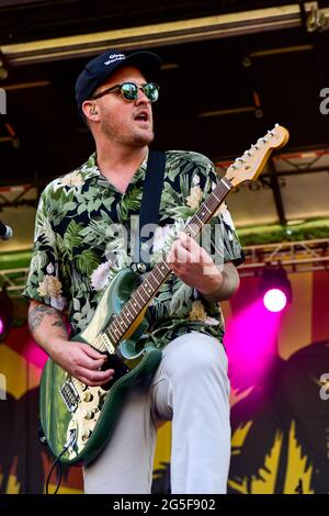 26 giugno 2021 - Orange County, California - la band Pacific Dub sul palco al Summer Roots Festival. Photo Credit: Ken Howard Images, Alamy Foto Stock