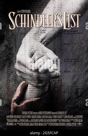 Schindler's List (1993) regia di Steven Spielberg con Liam Neeson, Ralph Fiennes, ben Kingsley e Caroline Goodall. Epica universalmente acclamata basata sulla vera storia di Oskar Schindler che ha aiutato a salvare migliaia di rifugiati ebrei dai campi di sterminio nazisti durante la seconda guerra mondiale Foto Stock