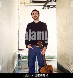 James Mercer musicista e cantante degli Shins, fotografato backstage al Borderline, 12 febbraio 2003 , Londra Inghilterra. Foto Stock