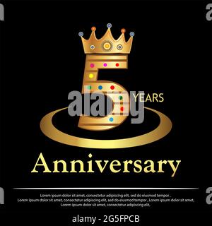 5 anni di anniversario, icona oro. Illustrazione vettoriale su sfondo nero Illustrazione Vettoriale