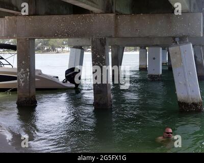 22 giugno 2021, SARASOTA, FLORIDA, Stati Uniti: Isola della lattina della birra, chiave di Longboat. (Immagine di credito: © John Marshall Mantel/ZUMA Wire) Foto Stock