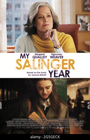 My Salinger Year (2020) regia di Philippe Falardeau con Margaret Qualley, Sigourney Weaver e Douglas Booth. Adattamento del romanzo di Joanna Smith Rakofft su un grad universitario prende un lavoro clericale che lavora per l'agente letterario del rinomato scrittore reclusive J.D. Salinger. Foto Stock