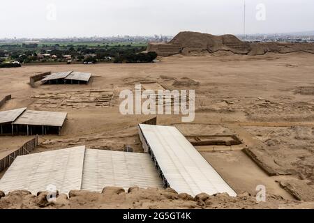 I templi del Sole e della Luna a Trujillo, in Perù, sono patrimonio dell'umanità dell'UNESCO Foto Stock