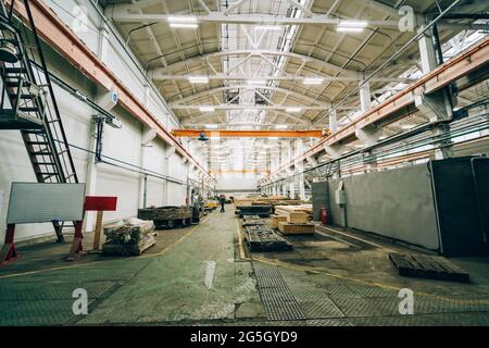 Officina interna, attrezzatura per macchinari in acciaio, sfondo industriale. Foto Stock