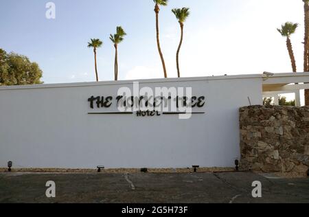 Palm Springs, California, USA 24 giugno 2021 una vista generale dell'atmosfera del Monkey Tree Hotel al 2388 East Racquetball Club Road dove Marilyn Monroe soggiornò con John F. Kennedy nella stanza 151, attrice Lucille Ball e attore Desi Arnaz, cantante Frank Sinatra , The Beatles, L'attore Spencer Tracy e l'attrice Katherine Hepburn, l'attore Bob Hope e il musicista Eric Clapton sono stati ospiti il 24 giugno 2021 a Palm Springs, California, USA. Foto di Barry King/Alamy Stock foto Foto Stock