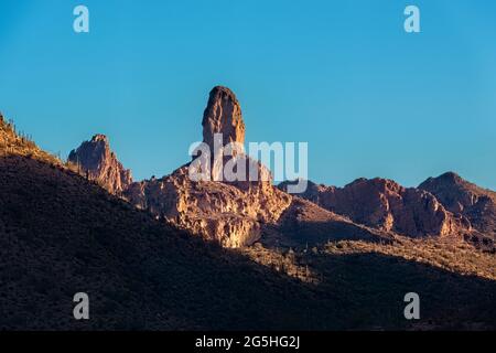 Escursioni attraverso le Superstition Mountains sull'Arizona Trail, Arizona, U.S.A Foto Stock