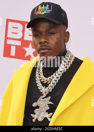 Los Angeles, Stati Uniti. 27 Giugno 2021. DaBaby arriva al BET Awards 2021 tenutosi al Microsoft Theatre di Los Angeles, CA domenica 27 giugno 2021. (Foto di Sthanlee B. Mirador/Sipa USA) Credit: Sipa USA/Alamy Live News Foto Stock