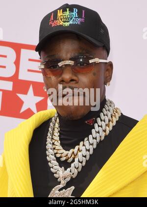 Los Angeles, Stati Uniti. 27 Giugno 2021. DaBaby arriva al BET Awards 2021 tenutosi al Microsoft Theatre di Los Angeles, CA domenica 27 giugno 2021. (Foto di Sthanlee B. Mirador/Sipa USA) Credit: Sipa USA/Alamy Live News Foto Stock