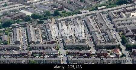 19 ° secolo file di strade di abitazioni terrazzate, Accrington, Lancashire, Inghilterra nord-occidentale, Regno Unito Foto Stock