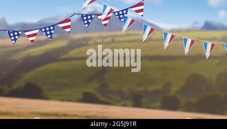 Composizione di pennants in stelle e strisce di bandiera americana, su paesaggio verde Foto Stock