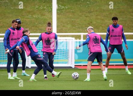 Jack Grealish in Inghilterra durante una sessione di allenamento al St George's Park, Burton Upon Trent. Data immagine: Lunedì 28 giugno 2021. Foto Stock