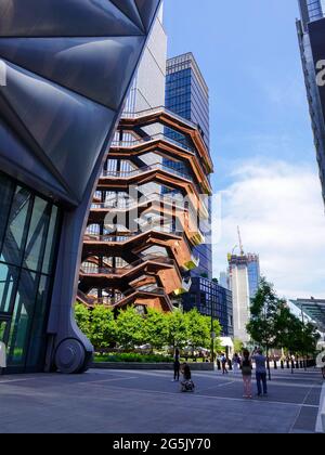 La nave, un arte pubblica struttura di arrampicata, ancore Hudson Yards Piazza all'estremità nord della linea alta, New York, NY, STATI UNITI D'AMERICA Foto Stock