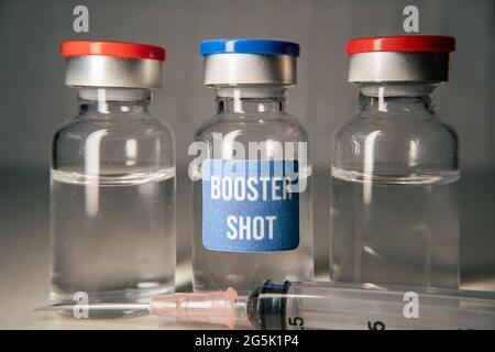 Booster shot covid-19 concetto di vaccino Foto Stock