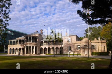 BRISBANE, AUSTRALIA - 13 agosto 2014: Una vista della vecchia casa di governo a Brisbane, Australia, costruita nel 1862 per ospitare il primo governatore del Queensla Foto Stock