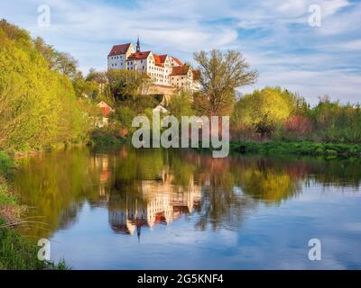 Castello di Colditz presso lo Zwickauer Mulde, luce serale, Colditz, Sassonia, Germania, Europa Foto Stock